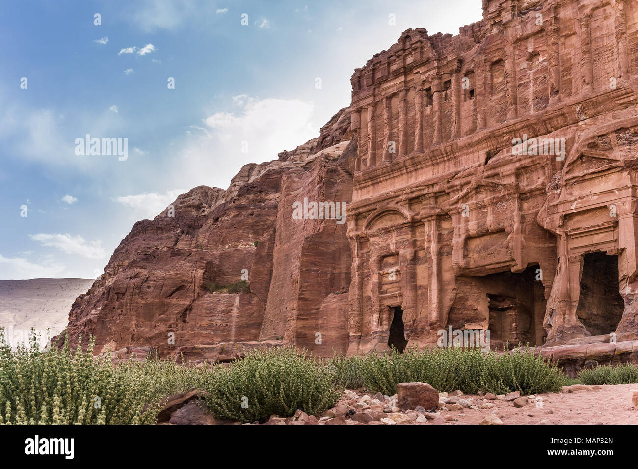 Vue générale du Royal Tombs à Petra, Jordanie, l'Urne des tombeaux. Banque D'Images