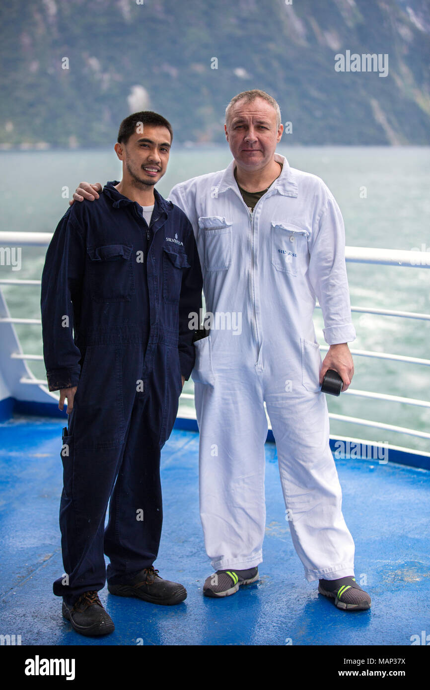 Ingénieur et homme moteur lubrification,à bord d'un bateau de croisière,mer,argent,navire à passagers whisper silver,PRADEEP SUBRAMANIAN Banque D'Images