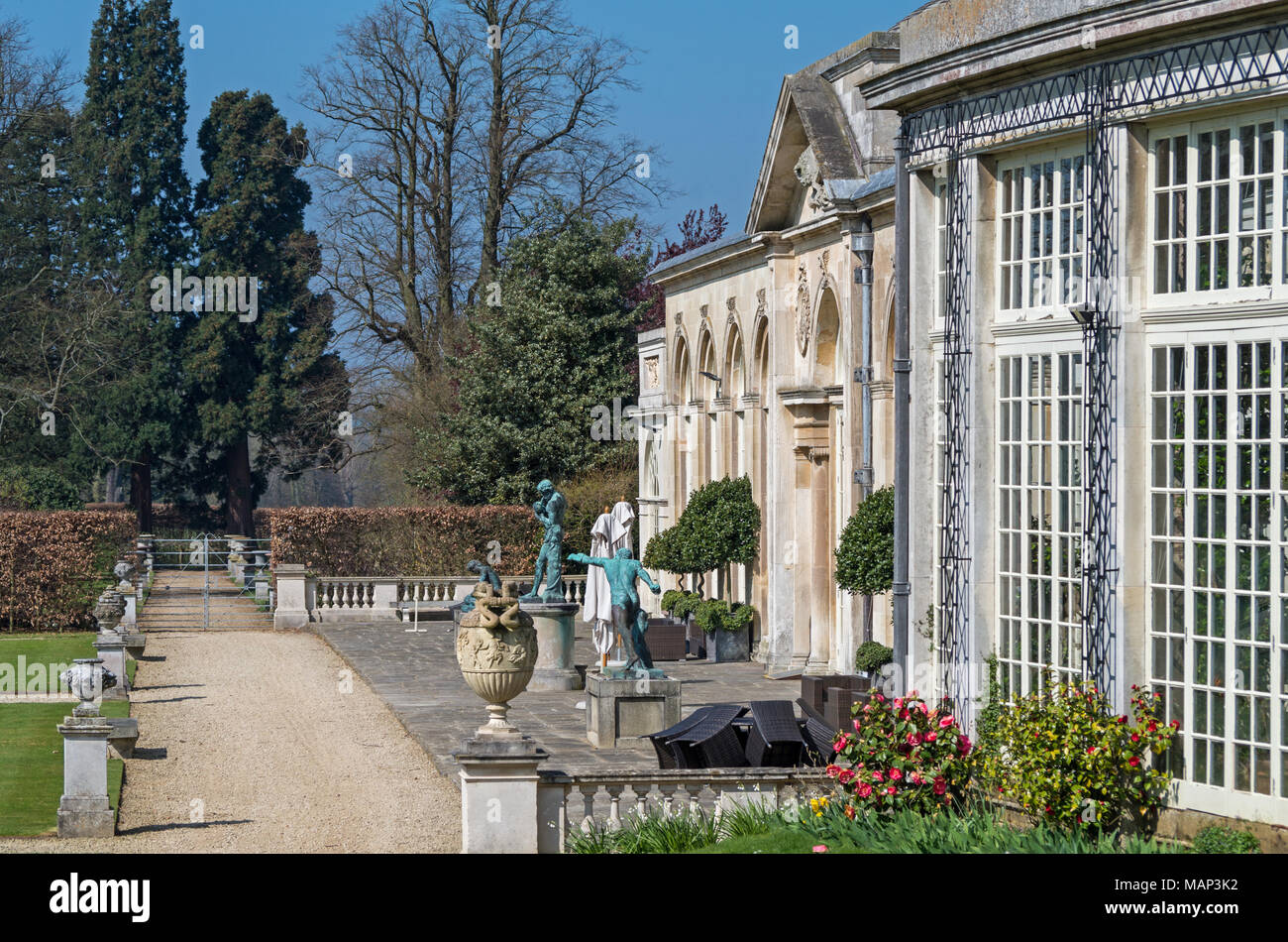 La galerie de sculptures dans le parc de l'abbaye de Woburn, Bedfordshire, Royaume-Uni,;une orangerie du 18ème siècle aujourd'hui utilisé principalement comme un lieu de désherbage. Banque D'Images