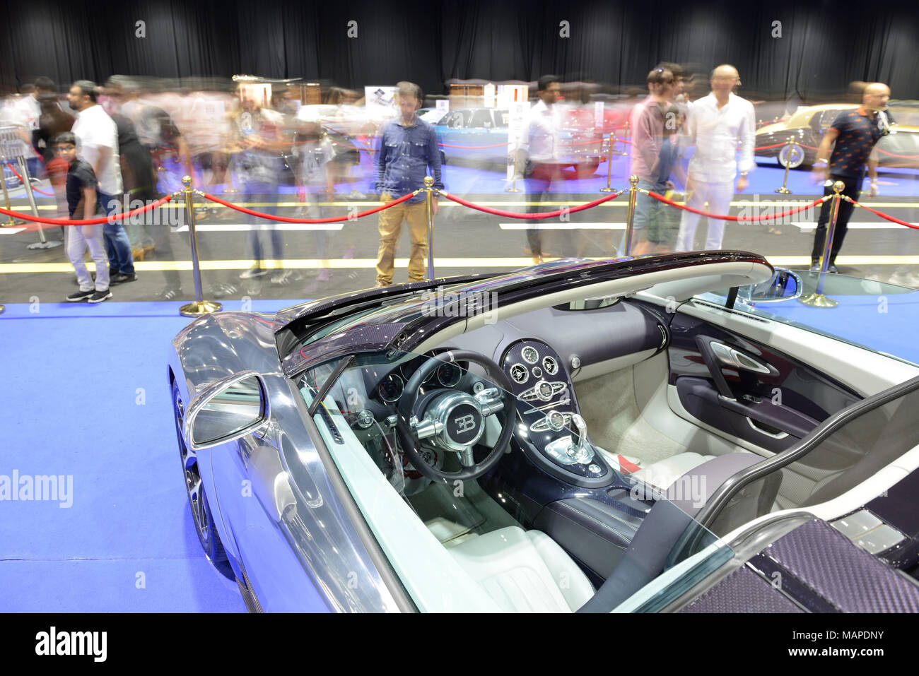 Dubaï, Émirats arabes unis - le 18 novembre : La Bugatti Veyron Grand Sport Vitesse 6,4 sportscar est sur le Boulevard des rêves sur Dubai Motor Show 2017 le 18 novembre, 2017 Banque D'Images