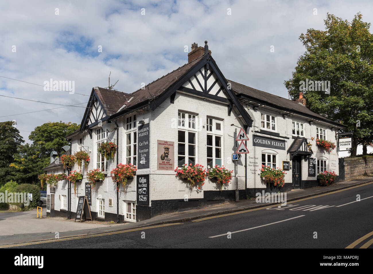 Toison d'or Pub - Lymm, Cheshire, Royaume-Uni Banque D'Images