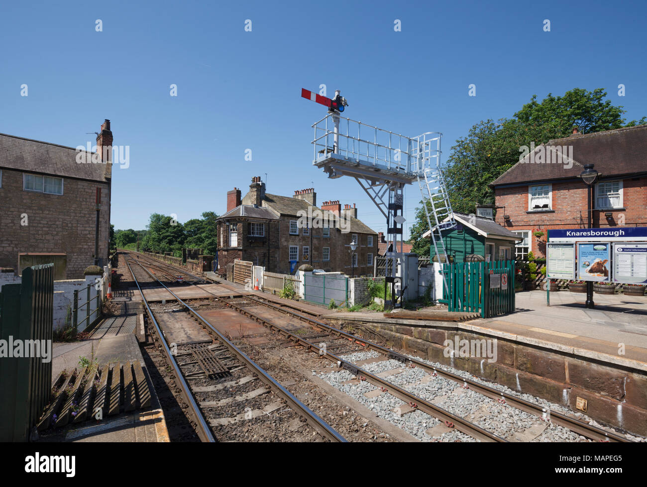 Signal fort de Knaresborough et signal sémaphore mécanique, la gare de Knaresborough Yorkshire Banque D'Images