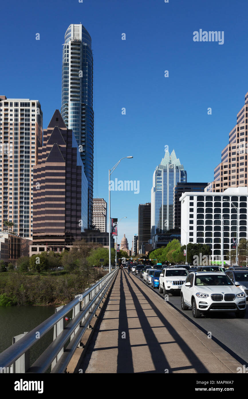 Austin, Texas - vue sur la rue Centre-ville d'Austin, skyline de Congress Avenue Bridge, Austin, Texas USA Banque D'Images