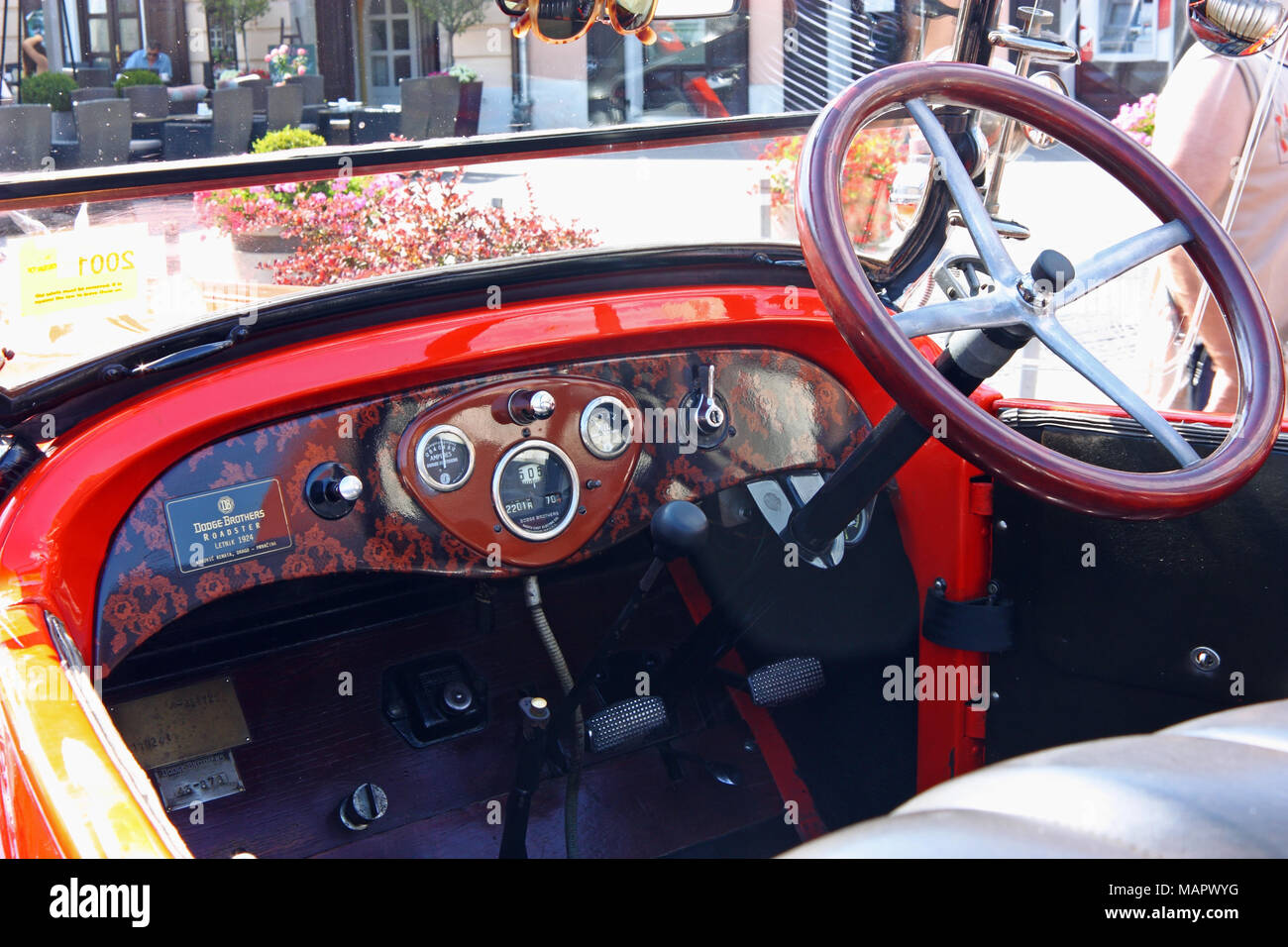 SAMOBOR CROATIE, 17 juillet 2011 : Pilotage de voiture classique, Dodge Brothers Roadster de 1924, ''14. Oldtimer Rally'' à Samobor, Croatie Banque D'Images