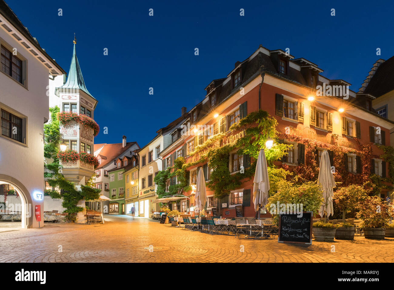 Square de la ville haute, au crépuscule, Meersburg, Baden-Wurttemberg, Germany, Europe Banque D'Images