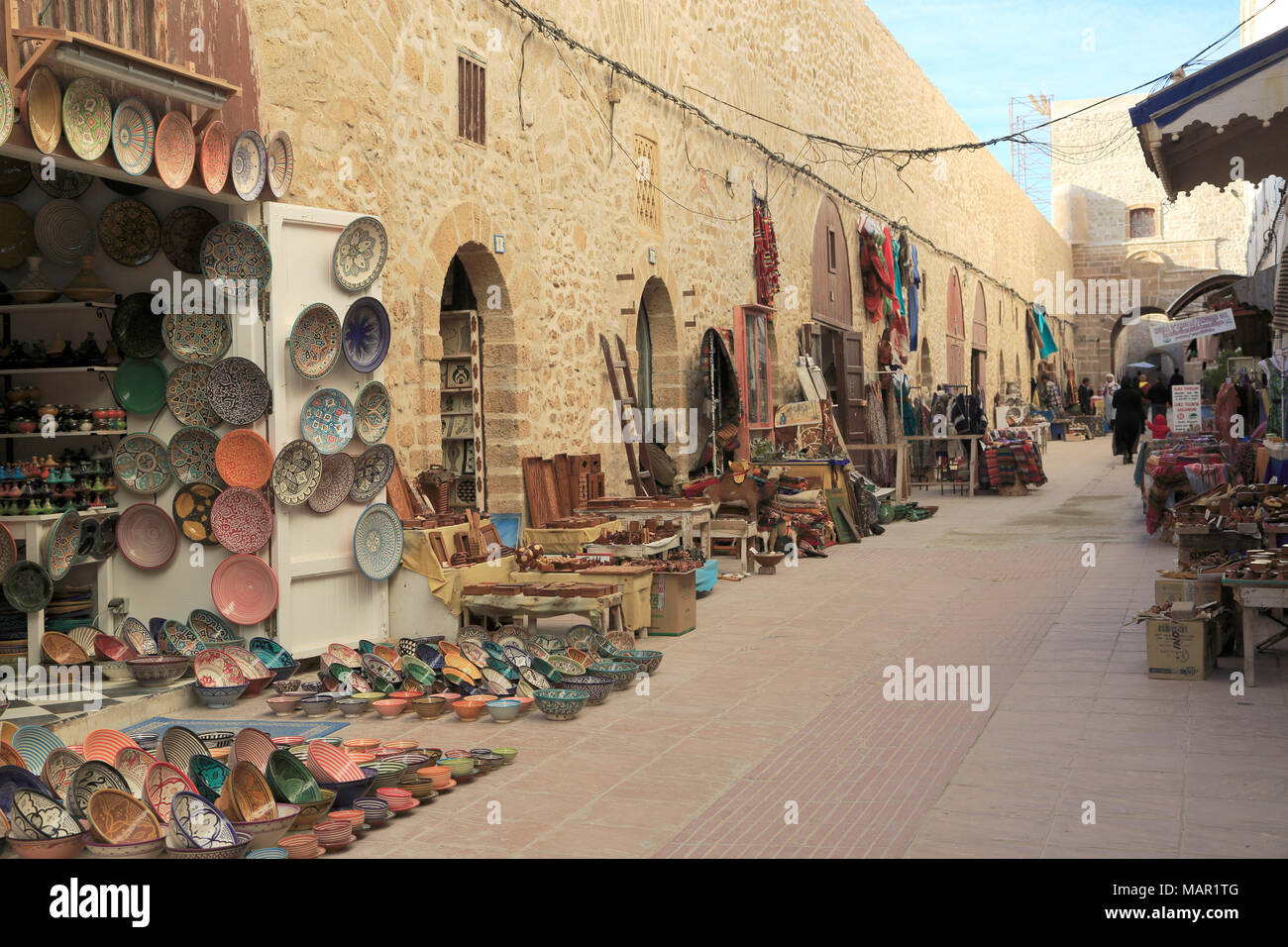 Marché des artisans au-dessous des remparts, Médina, UNESCO World Heritage Site, Essaouira, Maroc, Afrique du Nord, Afrique Banque D'Images