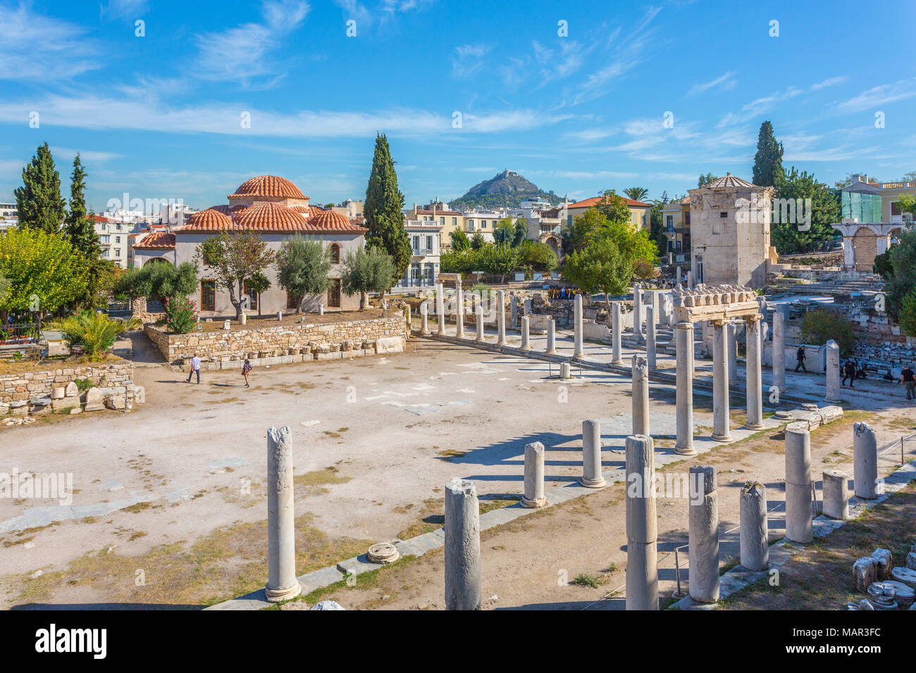 Vue sur les vestiges de l'Agora romaine, monument historique et visible de la mosquée de Fethiye, Athènes, Grèce, Europe Banque D'Images