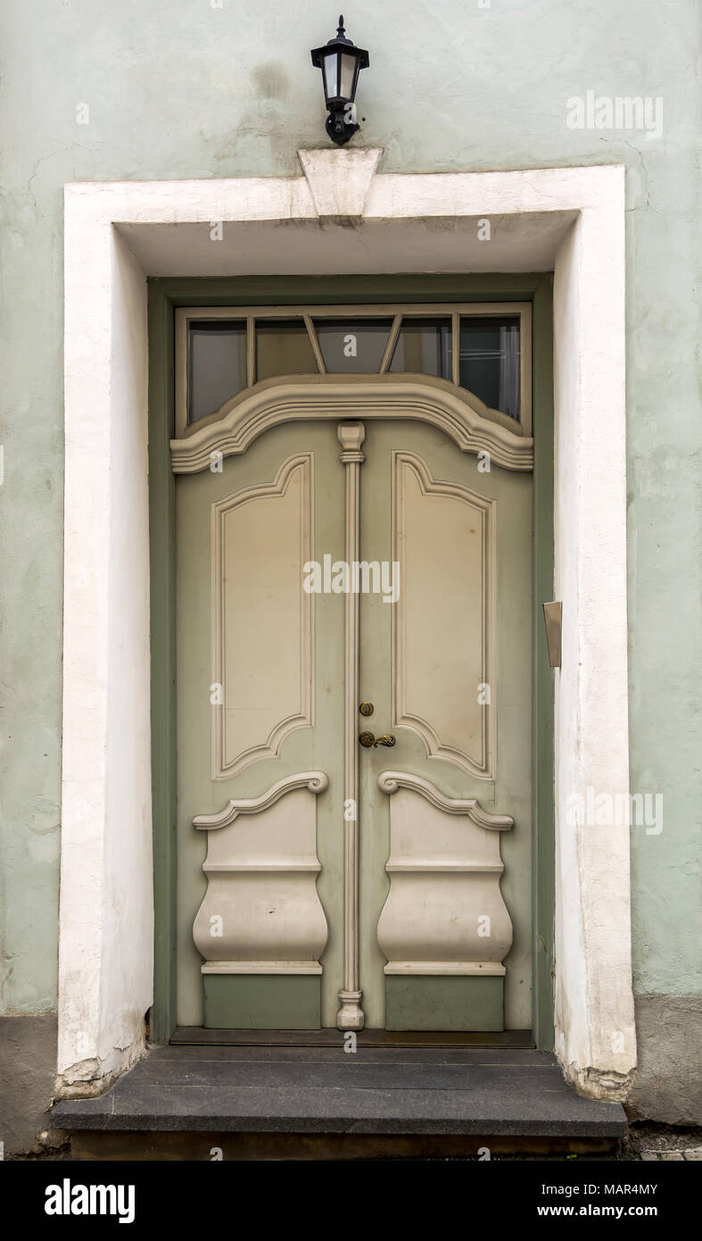 Vintage vert avec fenêtre en verre de porte avant Banque D'Images