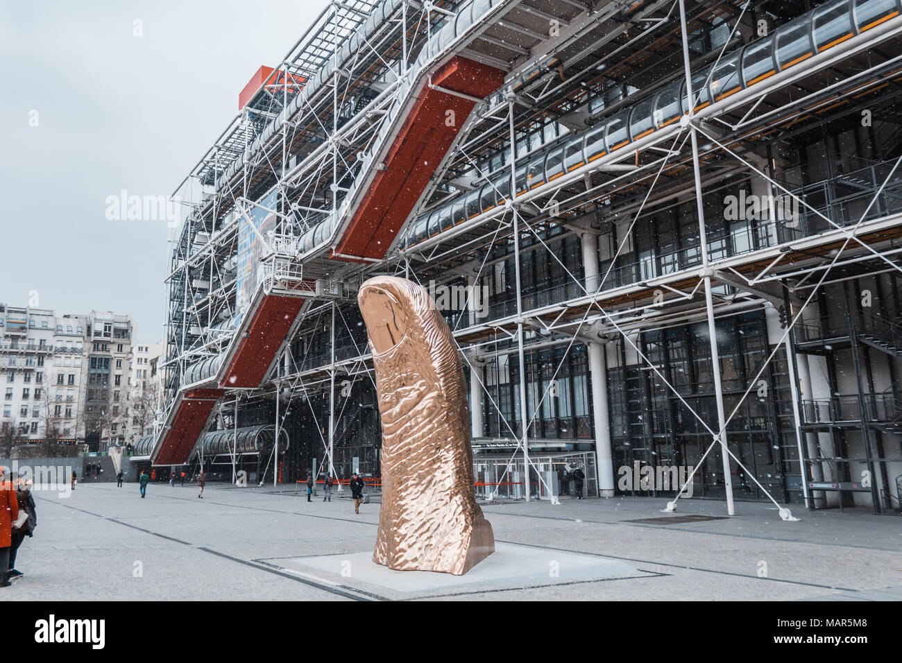 PARIS, FRANCE - FEB 27,2018 : Centre Georges Pompidou (1977) a été conçu dans le style de l'architecture high-tech, Paris, France, le 18 mars 2012. Banque D'Images