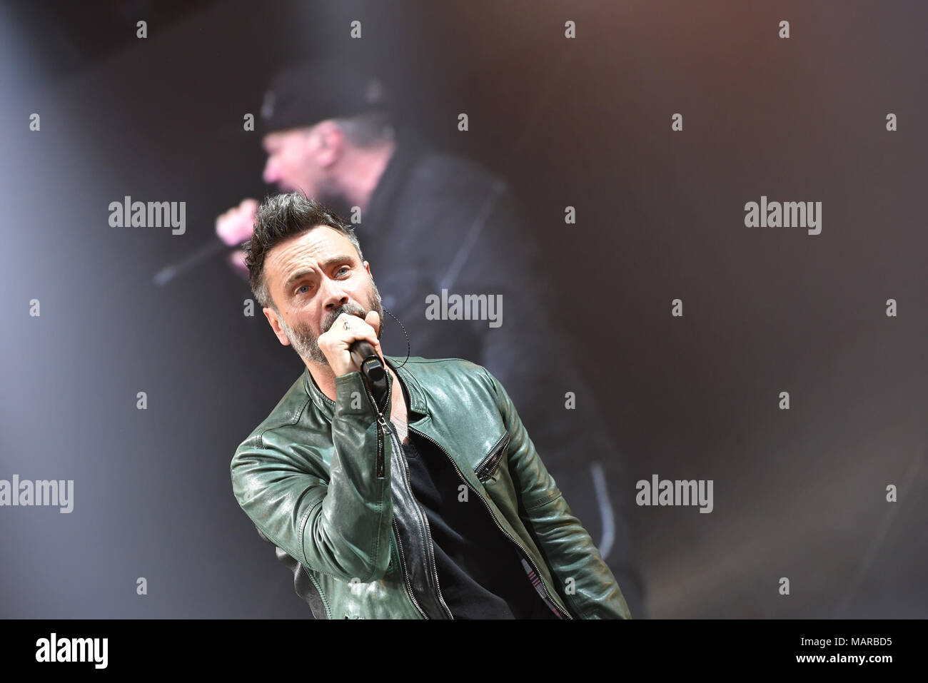 Nek (de son vrai nom Filippo Neviani) spectacle sur scène à PalaPartenope dans Napoli. (Photo par Paola Visone/Pacific Press) Banque D'Images