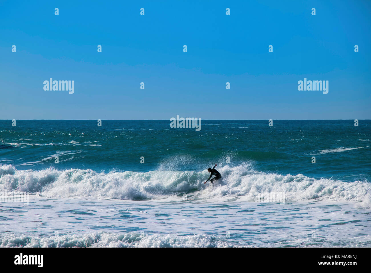 Trebarwith Strand à surfer à Cornwall, Angleterre Banque D'Images