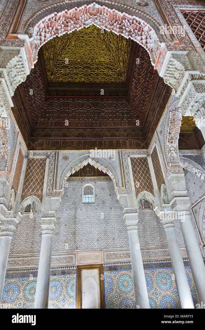 Détail architectural au palais Bahia à Marrakech, Maroc Banque D'Images