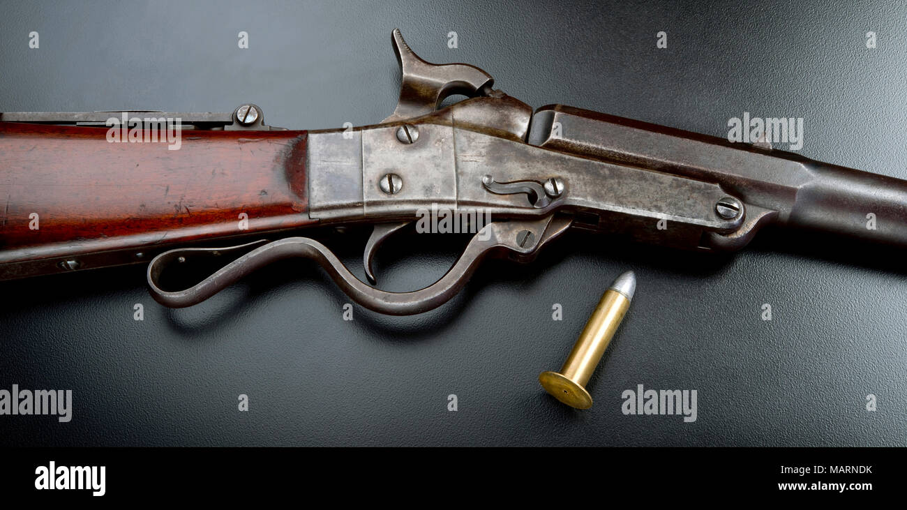 Guerre civile antique fusil carabine faite en 1863 avec large rebord 35 calber cartouche en laiton. Banque D'Images
