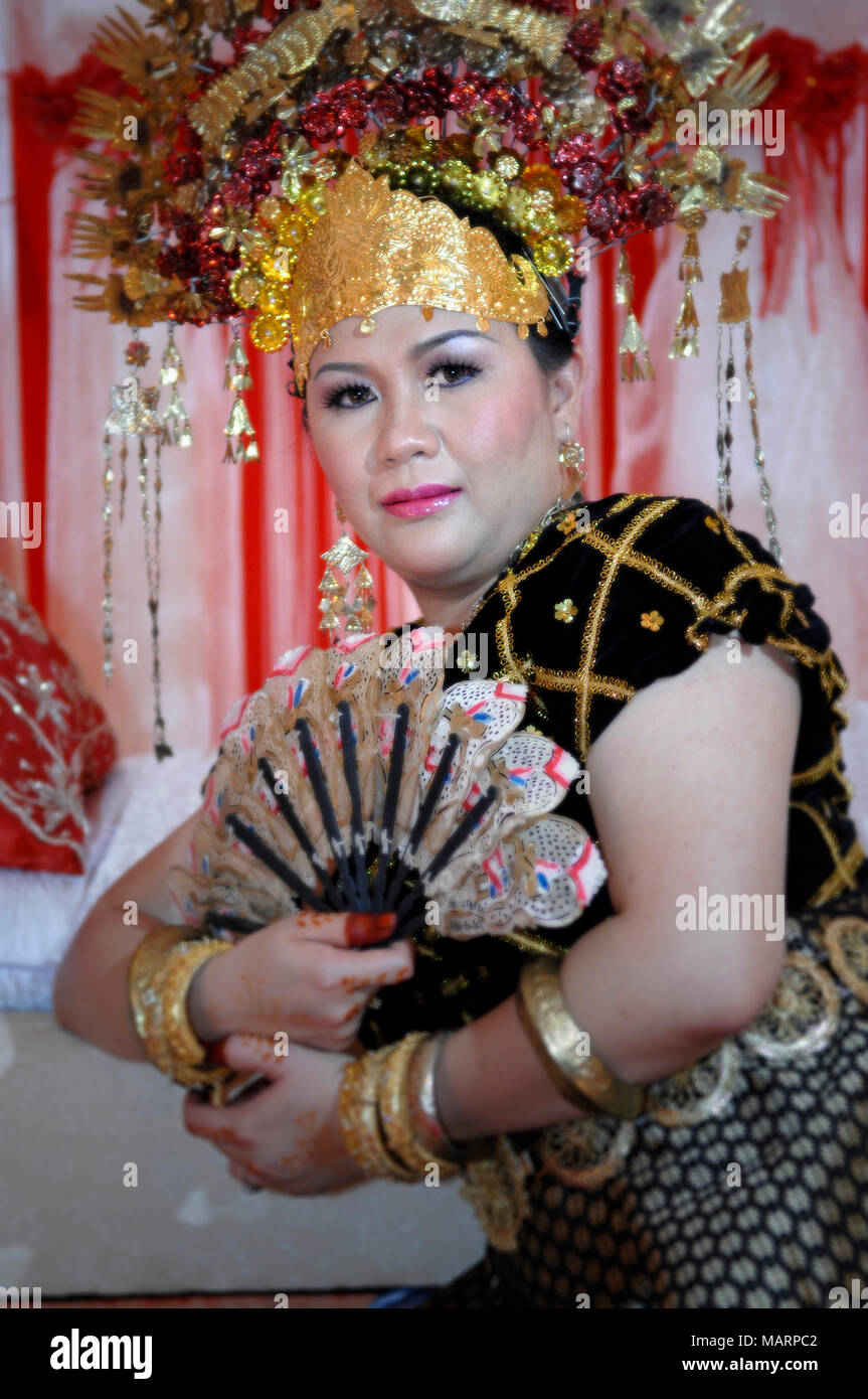 Malay mariée avec leur robe de mariage Banque D'Images