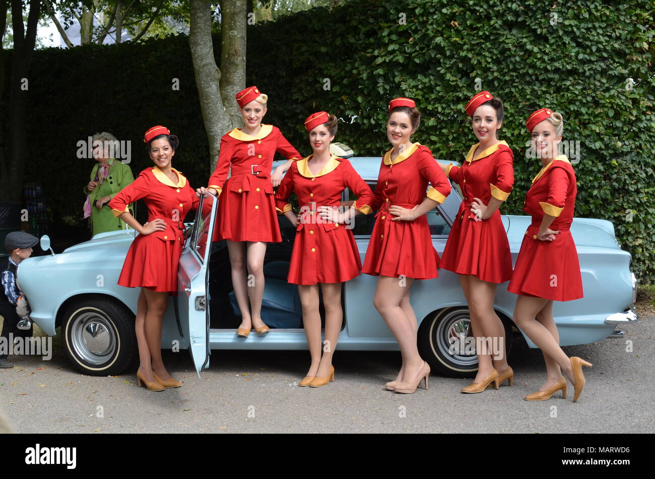 In taxi cab uniforms prenant part à l'événement 2014 Goodwood Revival organisé chaque année à la West Sussex circuit du moteur. Banque D'Images