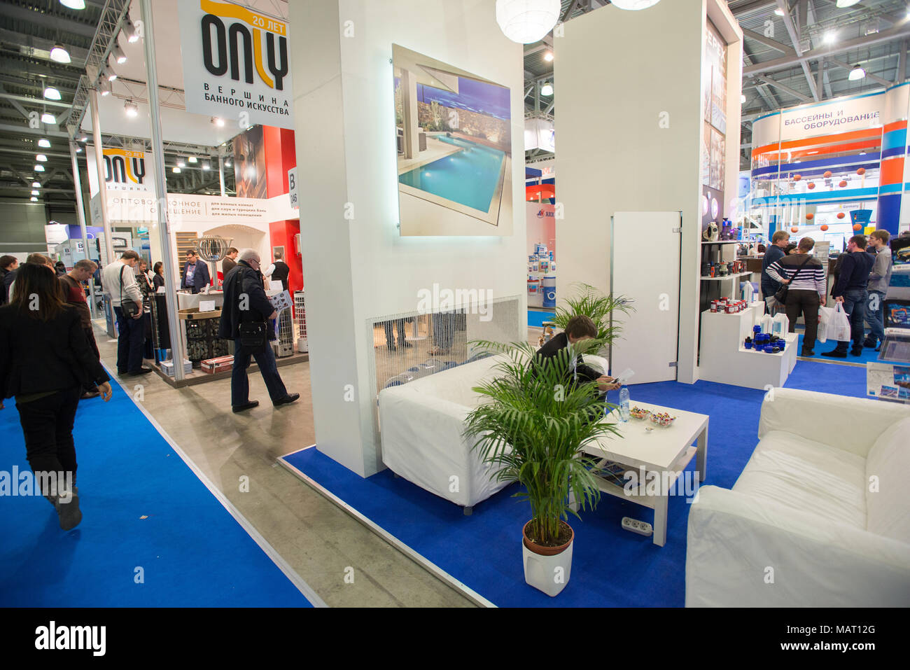 Au stand d'AstralPool Aqua-Therm Moscow 2014 Exposition, 05-02-2014, Moscou, Russie Banque D'Images