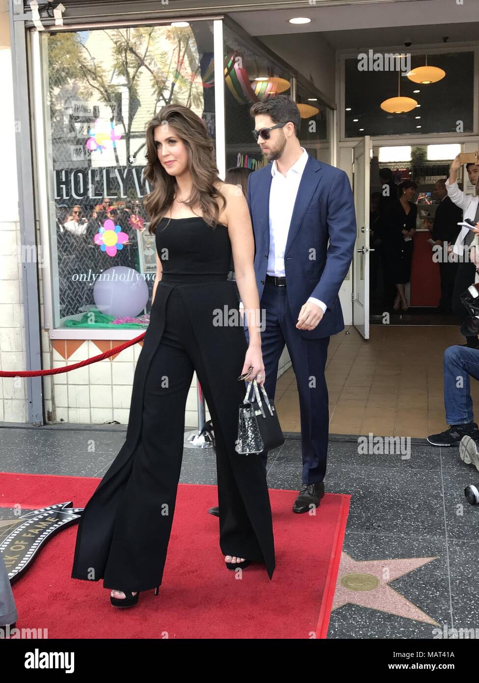 Hollywood, Californie, USA. 3ème apr 2018. J15974CHW.Hollywood Chamber of Commerce rend hommage à l'actrice Lynda Carter avec étoile sur le Hollywood Walk of Fame .6562 Hollywood Boulevard, Hollywood, CA USA.04/03/2018 JESSICA.ALTMAN ET JAMES ALTMAN . © H.Clinton Wallace/Photomundo/ International Inc Photos Credit : Clinton Wallace/Globe Photos/ZUMA/Alamy Fil Live News Banque D'Images