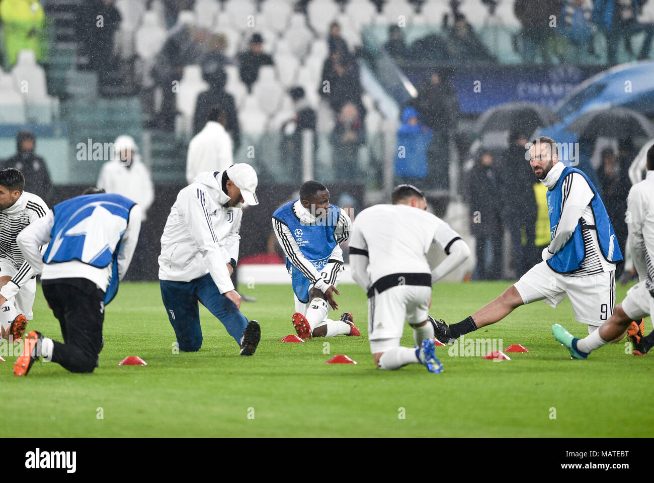 Turin, Italie. 3ème apr 2018. L'équipe de la Juventus lors de la Ligue des Champions quarts de finale 1ère manche match de football entre la Juventus et le Real Madrid CF à Allianz Stadium le 03 avril 2018 à Turin, Italie. Crédit : Antonio Polia/Alamy Live News Banque D'Images