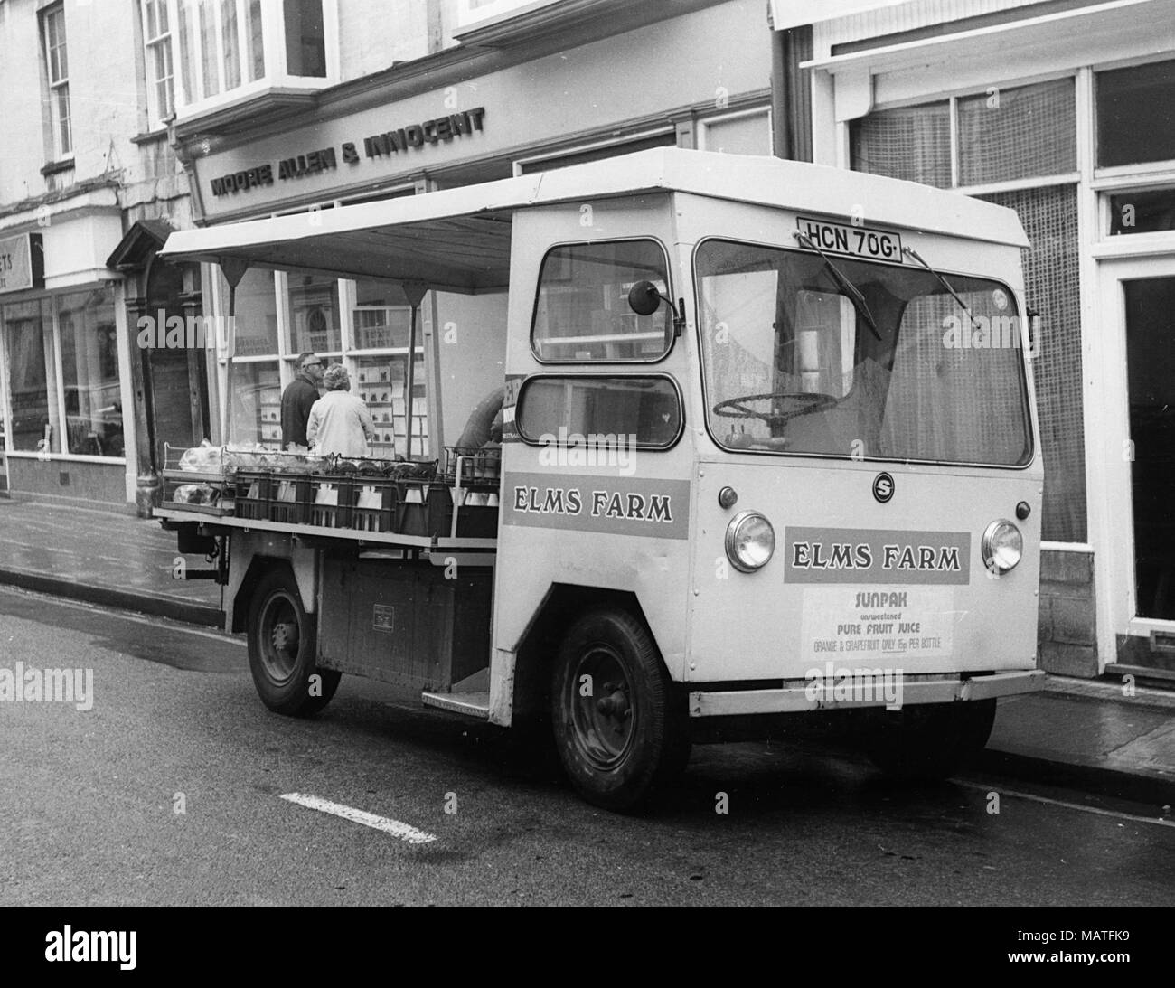 1969 Smiths electric delivery van.Cirencester 1973. Banque D'Images