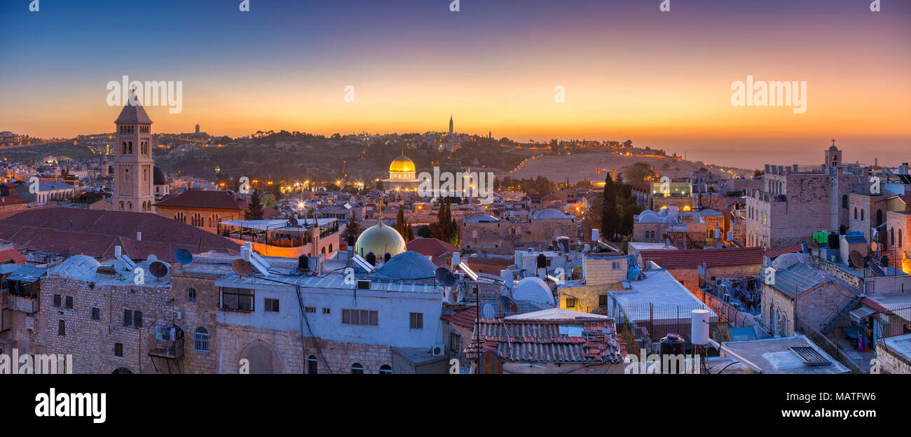 Jérusalem. Paysage urbain panoramique libre de la vieille ville de Jérusalem, Israël au lever du soleil. Banque D'Images