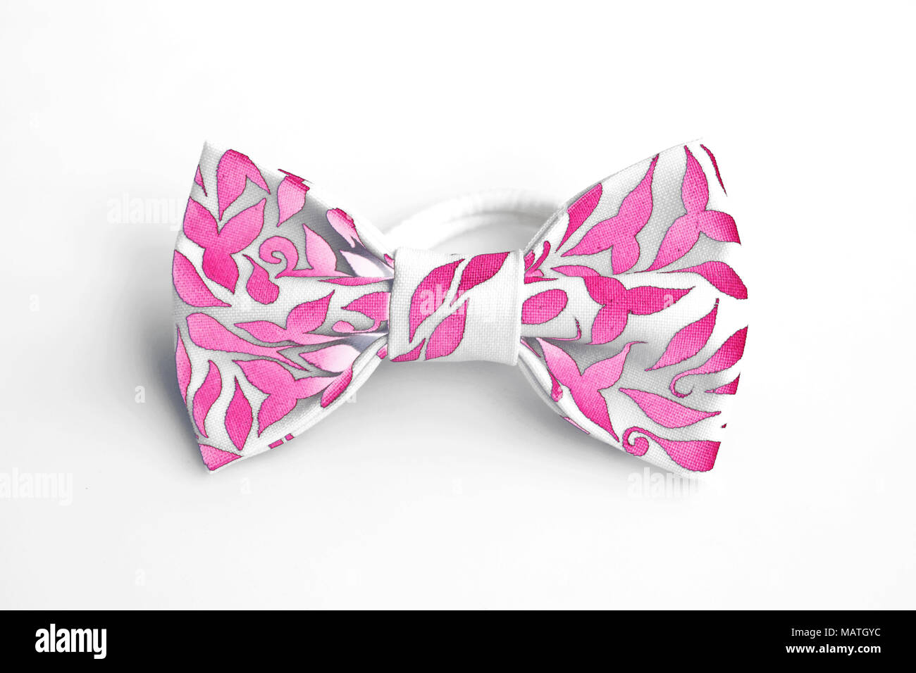 Un Beau Petit Papillon Rose Beige Avec Des Feuilles Faites De Tissu Sur Les Cheveux Les Bandes A Creer Une Coiffure Sur La Tete Sur Un Fond Blanc Calculer Photo Stock
