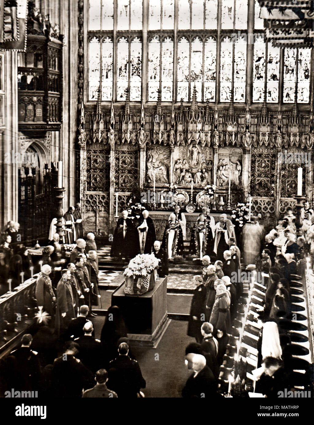 Des dignitaires de la famille et payer leurs respects dans la Chapelle St George, Windsor aux funérailles du roi George V Banque D'Images