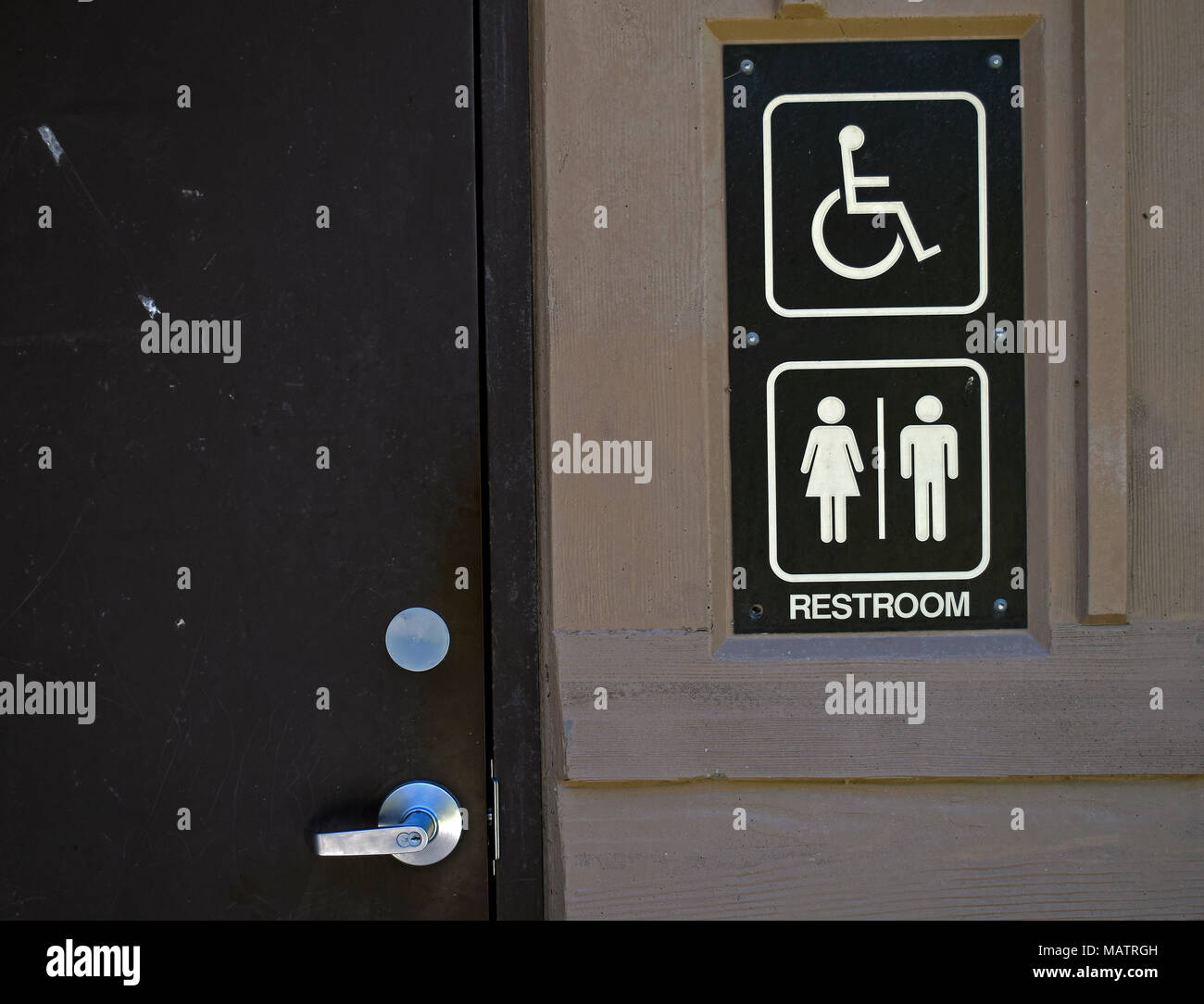 Symboles, des toilettes pour hommes, femmes et handicapés, Sunol Vallée, Californie Banque D'Images