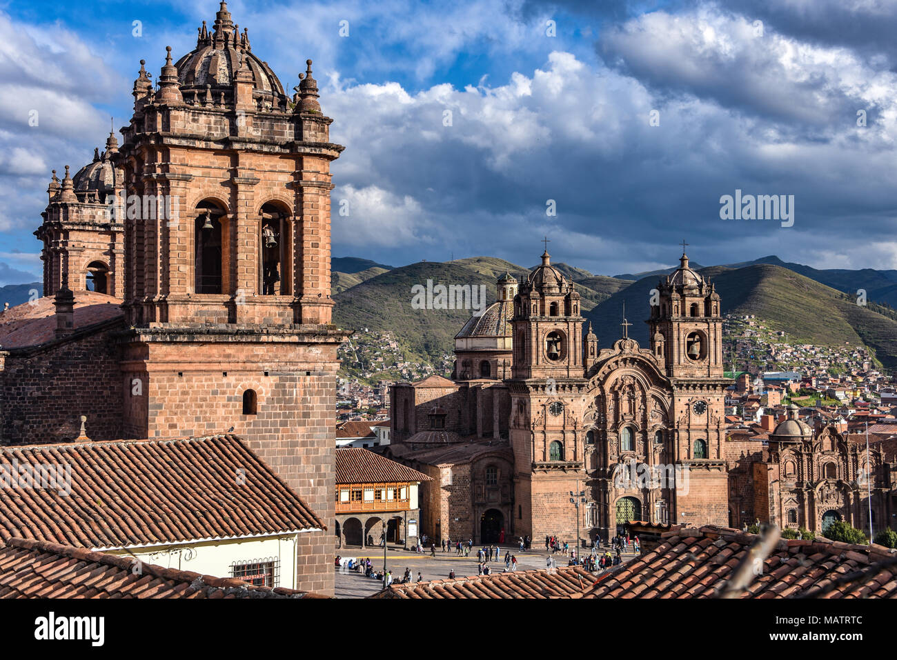 Vue panoramique sur la Plaza de Armas, de la cathédrale et de la Compania de Jesus Church in Cusco, Peru Banque D'Images