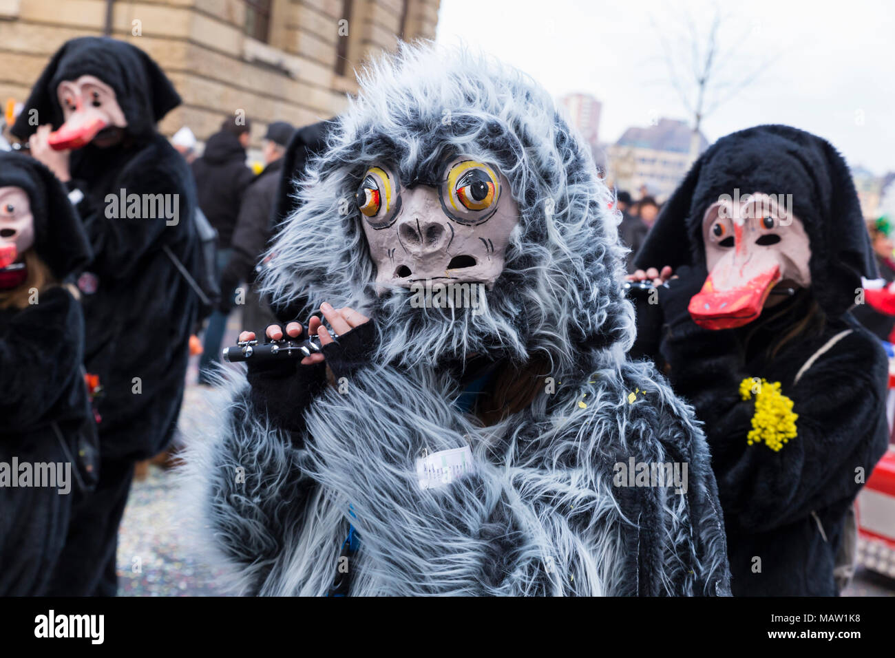 Carnaval de Bâle. Schifflaende, Bâle, Suisse - 21 février 2018. Close-up d'une flûte jouer carnival reveler Banque D'Images