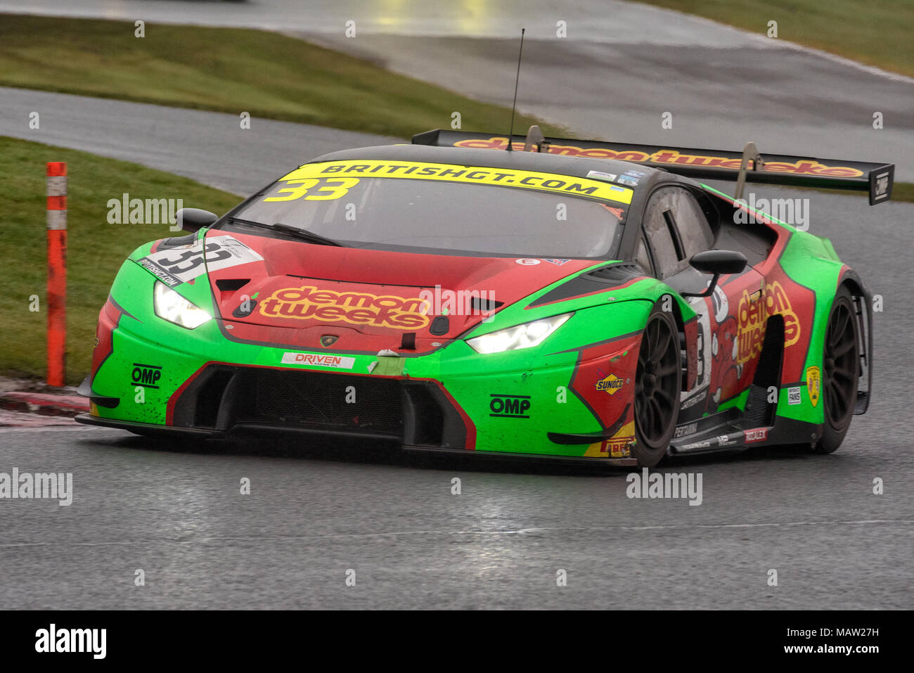 Nombre 33 Ouragan Lamborghini GT3 entraîné par Jon Minshaw et Phil vif pendant la ronde 1 de la 2018 British GT Championship à Oulton Park, Cheshire UK Banque D'Images