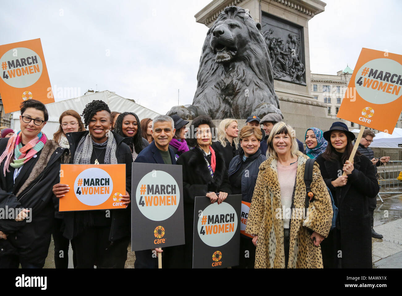 La célébrité, les politiciens, les champions de l'égalité entre les sexes et les activistes féministes rejoint des centaines de personnes pour mars4Femmes, événement organisé par organisé par CARE International comme ils marchent de la place du Parlement à un rassemblement à Trafalgar Square pour marquer la Journée internationale de la femme. En vedette : Maire de Londres Sadiq Khan, Bianca Jagger, Sue Perkins, Dawn Butler MP, Anne-Marie Duff, Sophie Ellis-Bextor Où : London, Royaume-Uni Quand : 04 mars 2018 Source : WENN Banque D'Images