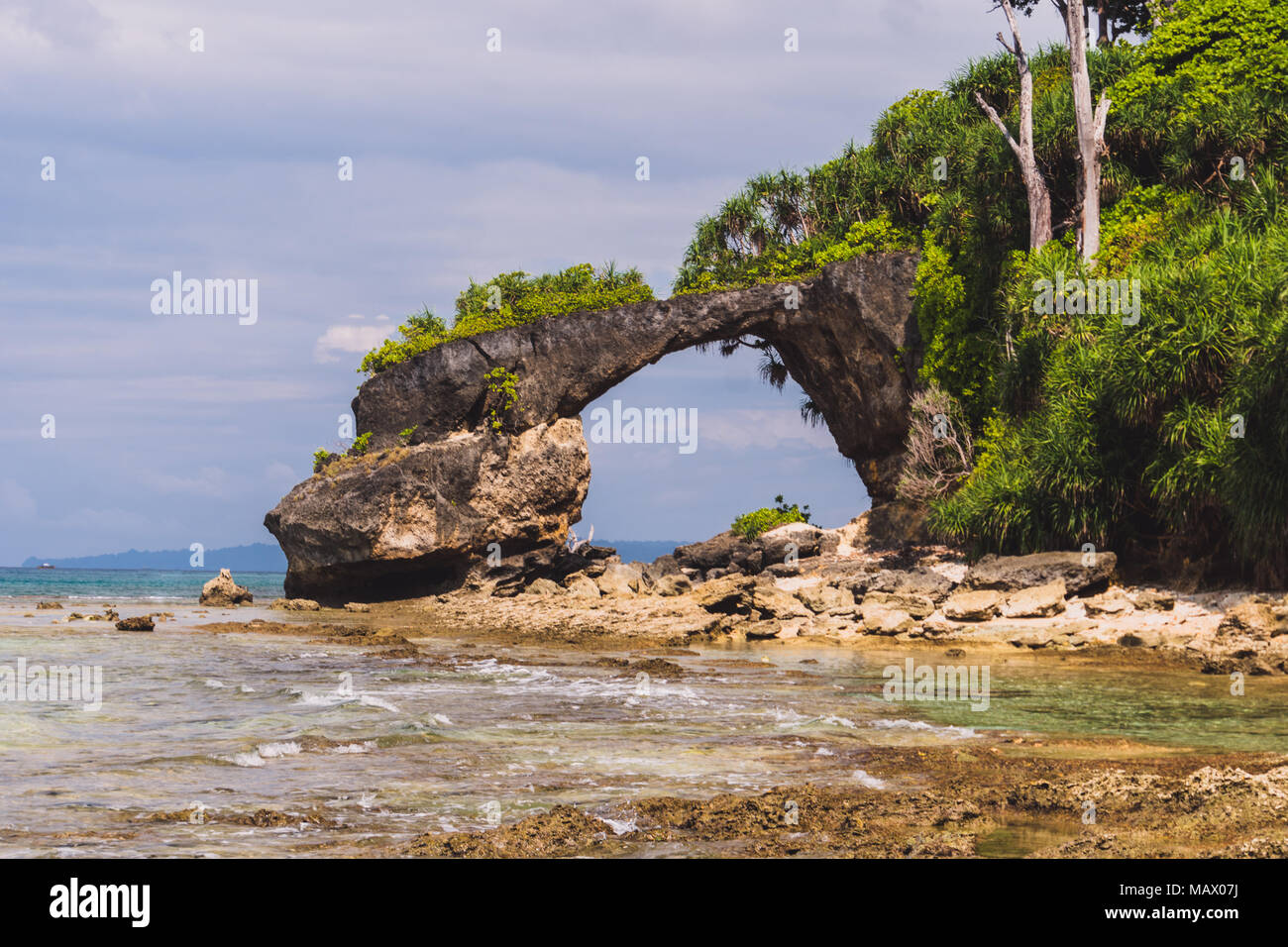 Neil Island à l'archipel des Andaman et Nicobar, pont naturel en pierre sur la côte de la mer, de l'Inde. attraction principale de l'île. Banque D'Images