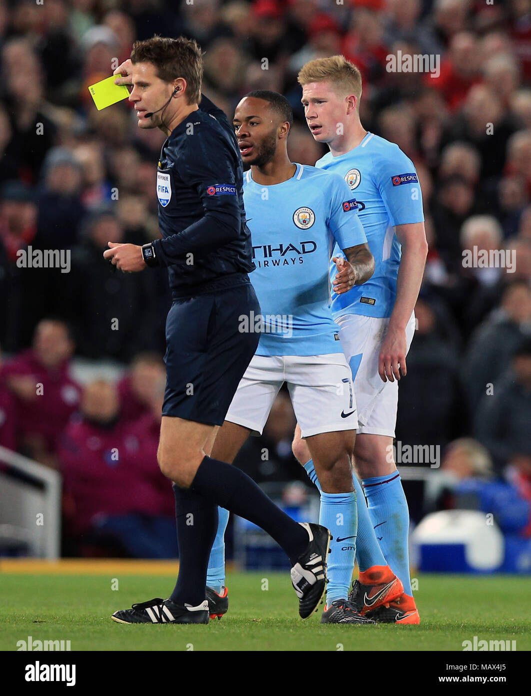 Manchester Citys Kevin De Bruyne à Droite Apparaît Un