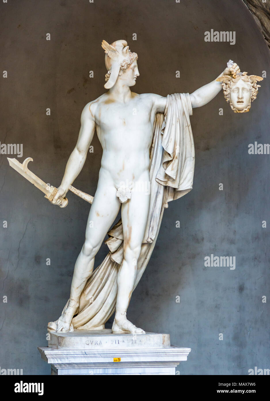Statue de Persée avec la tête de Méduse par Antonio Canova, ca. 1800. Cour octogonale, Musées du Vatican, Rome, Latium, Italie. Banque D'Images