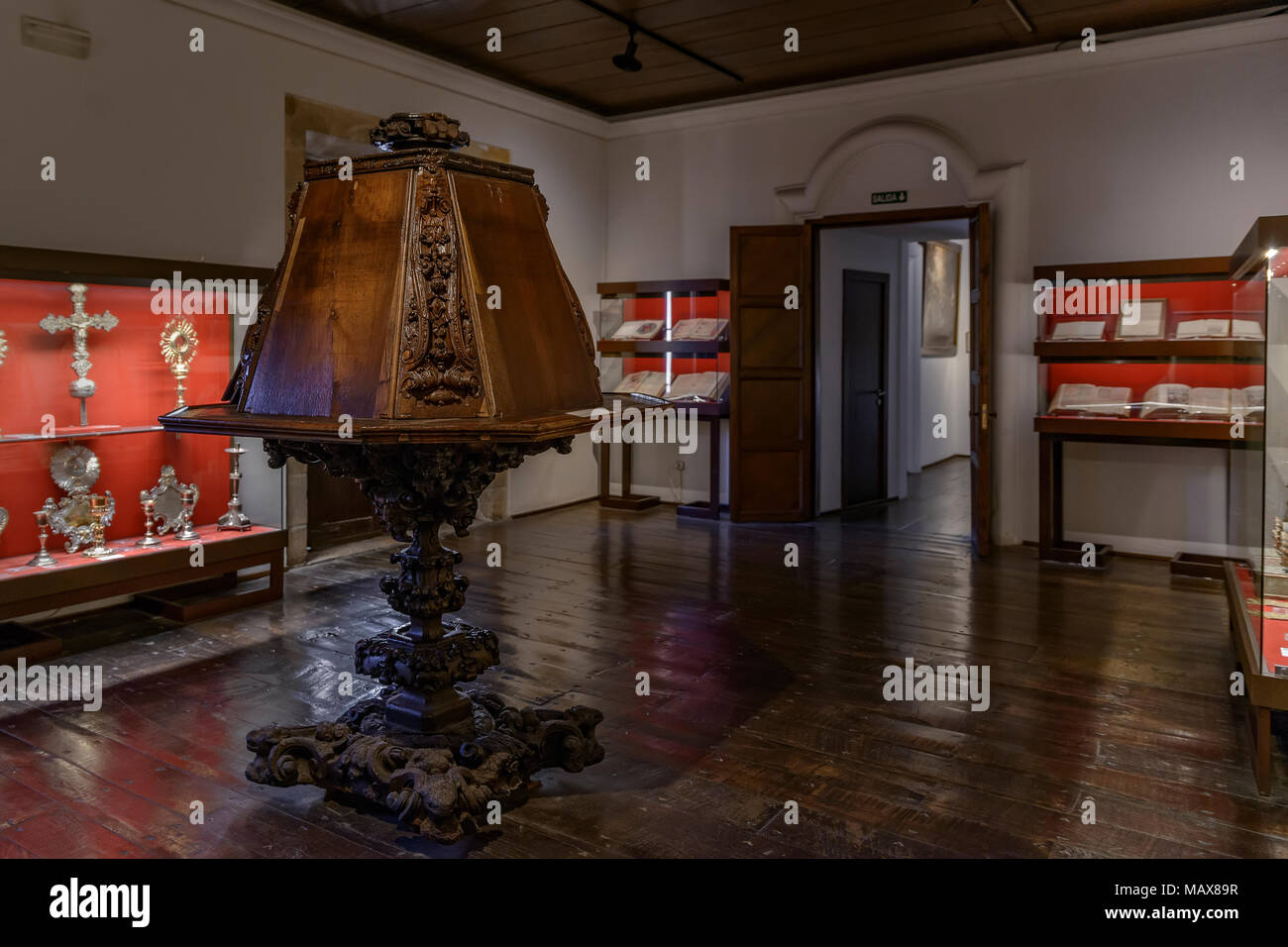 La musique en bois stand. Musée du Cabildo de la cathédrale d'Oviedo. Les Asturies, Espagne. Banque D'Images