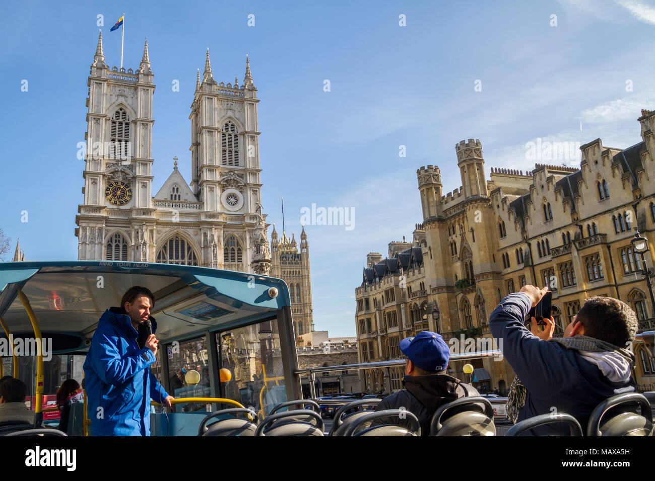 London tour bus Hop On Hop Off, Golden Tours UK Banque D'Images