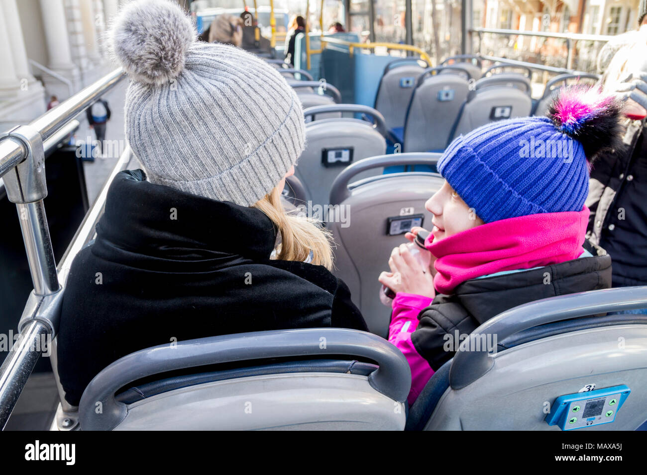London tour bus Hop On Hop Off, Golden Tours UK Banque D'Images