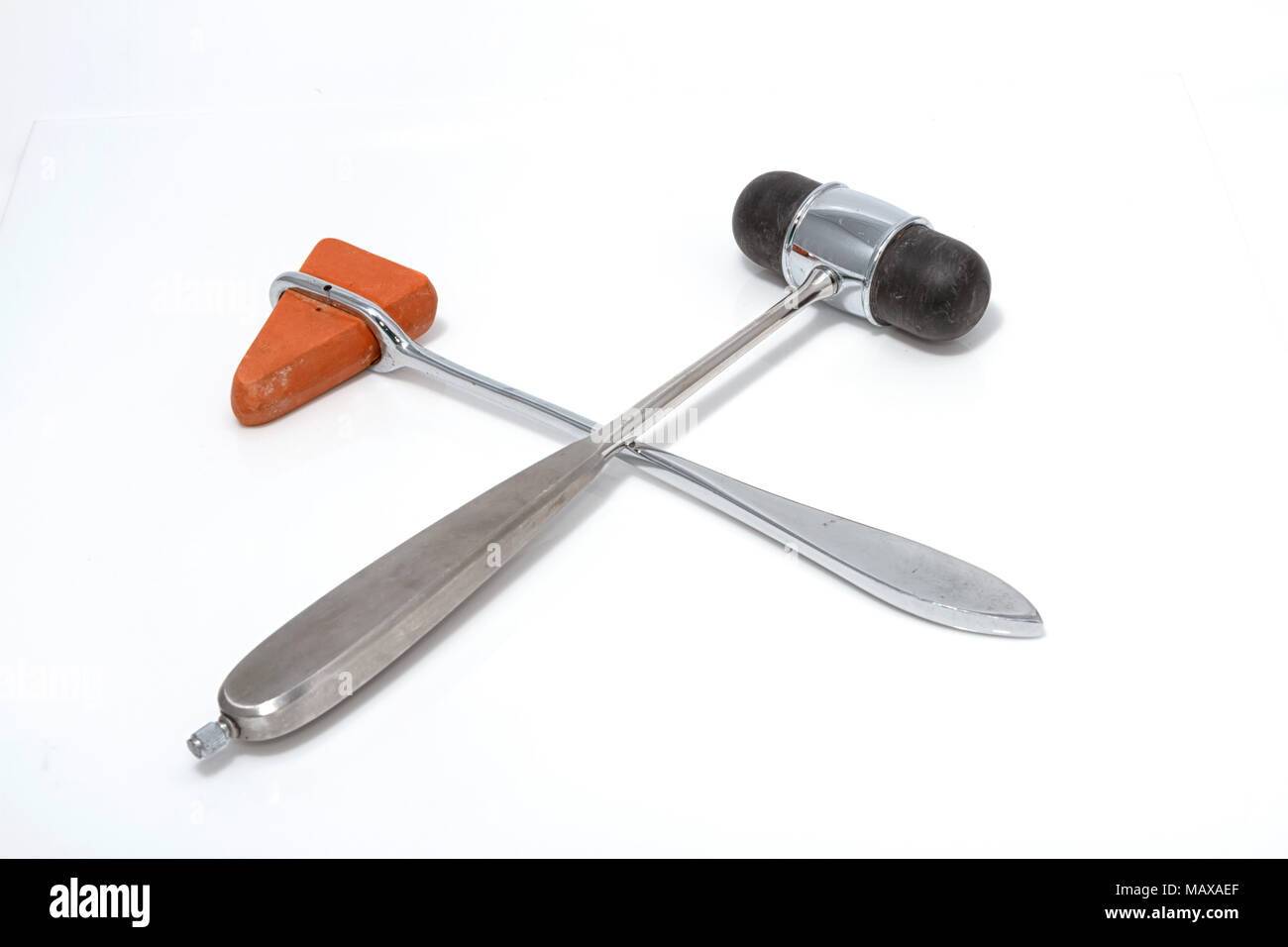 Matériel d'essai pour réflexe tendineux, genou jerk marteau. Banque D'Images