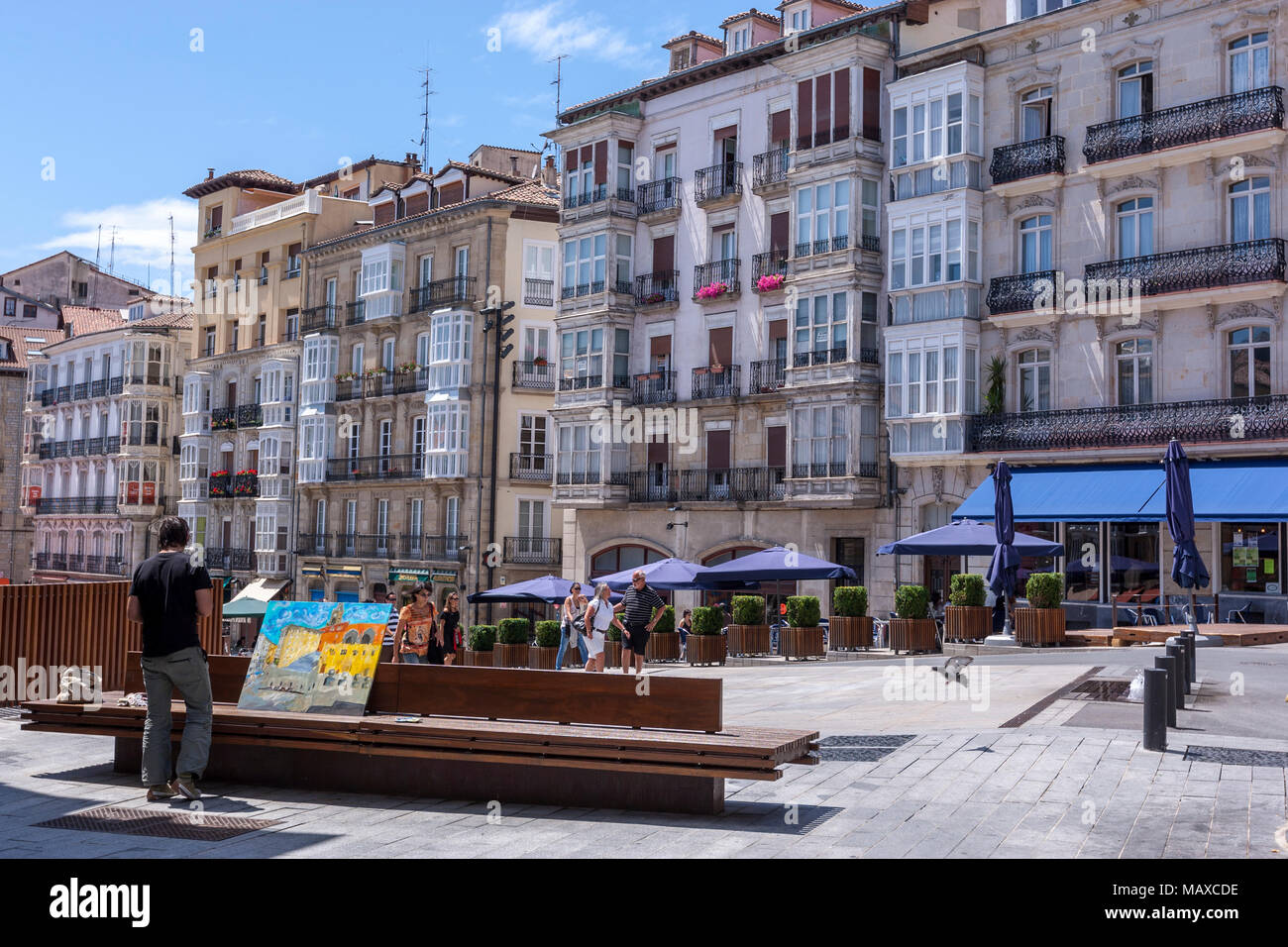 Peinture peintre rue de maisons dans la Plaza de la Virgen Blanca , Vitoria - Gasteiz, Pays Basque, Espagne Banque D'Images