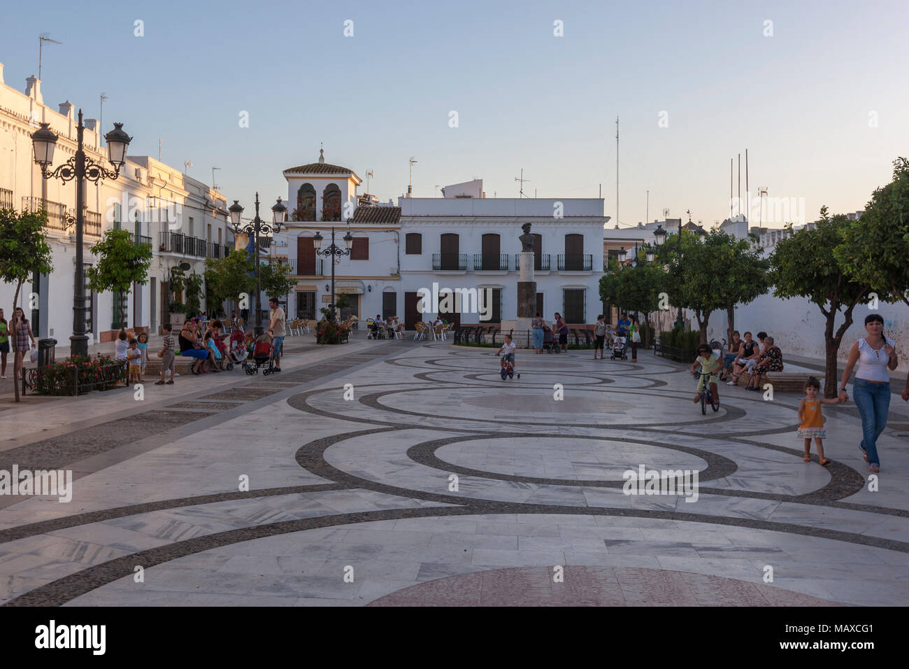 Personnes - Plaza de las Monjas, Moguer, province de Huelva, Andalousie, Espagne Banque D'Images