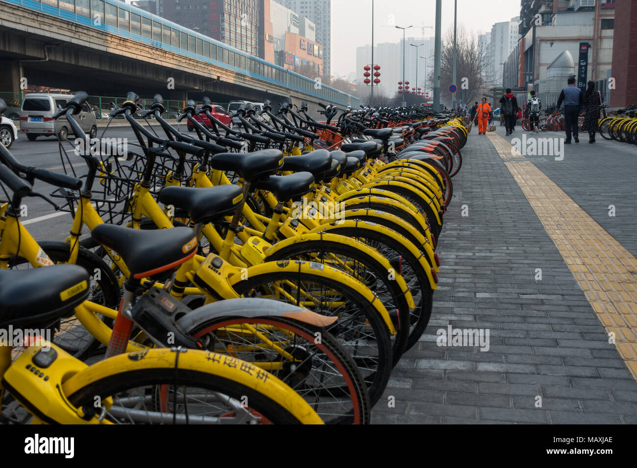 Mobike jaune et vélos en ligne permanent OFO dans Xi'an, Chine 2018 Banque D'Images