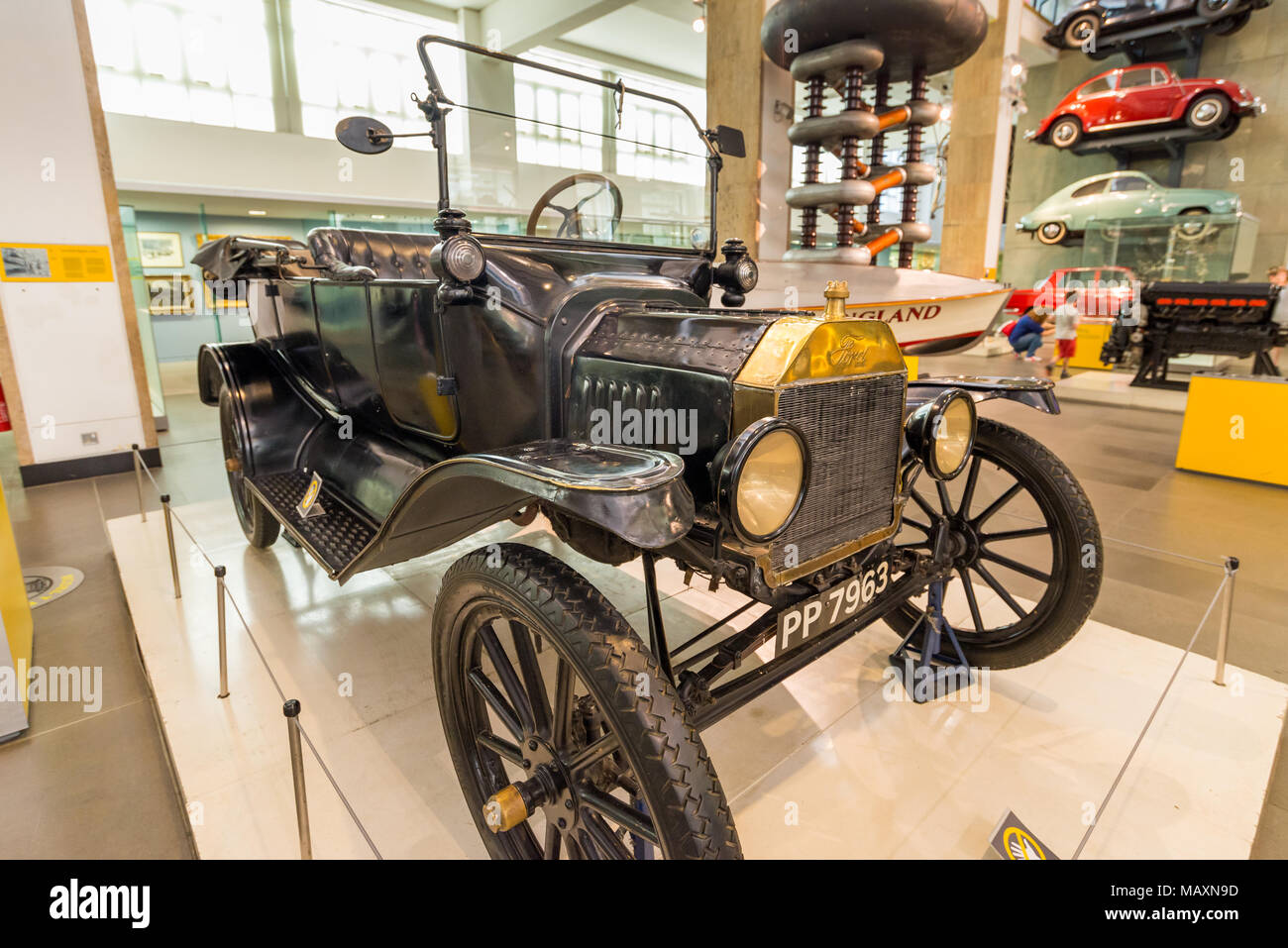 1916 Ford Model T dans le Science Museum, Londres, Royaume-Uni Banque D'Images