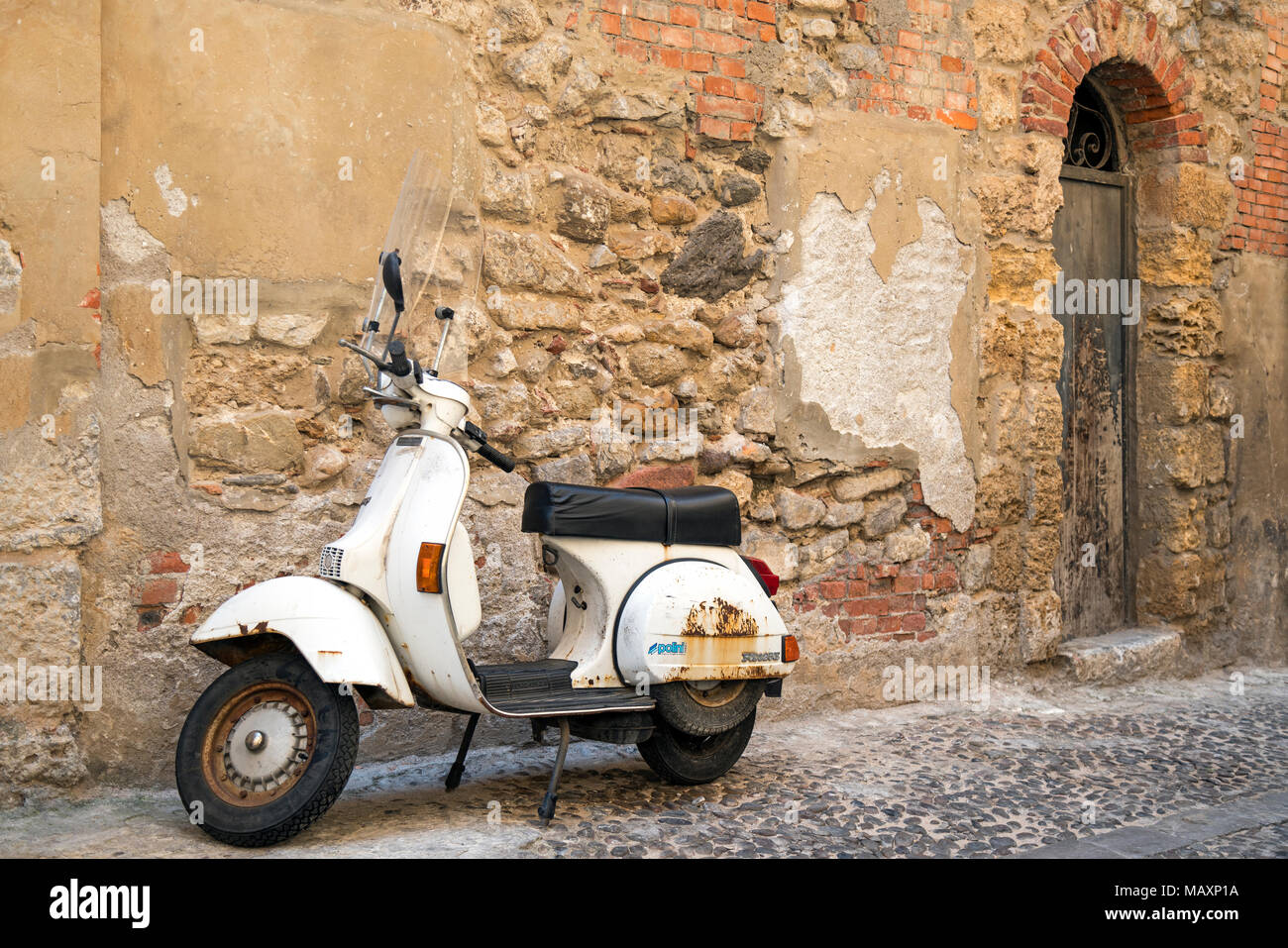 Piaggio vespa px125e Banque de photographies et d'images à haute résolution  - Alamy