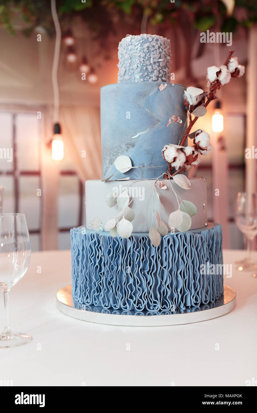 Gateau De Mariage Blanc Banque D Image Et Photos Alamy
