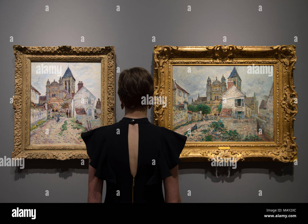 National Gallery, Londres, Royaume-Uni. 5 avril 2018. Une exposition de plus de 75 œuvres à la carrière chez Monet à travers les bâtiments qu'il peint. La dernière fois que le Royaume-Uni a accueilli une exposition Monet exclusivement était il y a près de 20 ans, et jamais une vue à travers ses peintures d'architecture. Travaux incluent des endroits en Normandie, Rouen, Paris, Londres et Venise. L'exposition est présentée du 9 avril au 29 juillet 2018. Photo : l'église de Vétheuil : (à gauche), 1878, National Galleries of Scotland ; (droite), 1878, Daniel et Grace Chiu Collection gracieuseté de Halcyon Gallery. Credit : Malcolm Park/Alamy Live News. Banque D'Images