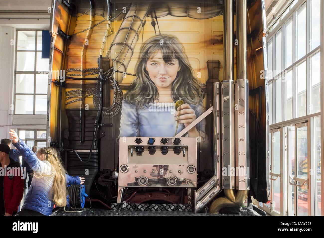 Poznan, Pologne, Grande Pologne. 5ème apr 2018. Poznan Motor Show 2018 est le plus grand de l'automobile en France et le quatrième en Europe. L'édition de cette année présente des véhicules en quatre salons : auto, moto, caravaning, camion et s'est tenu sous le slogan ''otorization de demain''. À la foire, vous pouvez voir plus de 60 premières mondiales de l'automobile, les concept cars et une vision de l'avenir de l'automobile par les concepteurs et les ingénieurs. Credit : Dawid Tatarkiewicz/ZUMA/Alamy Fil Live News Banque D'Images