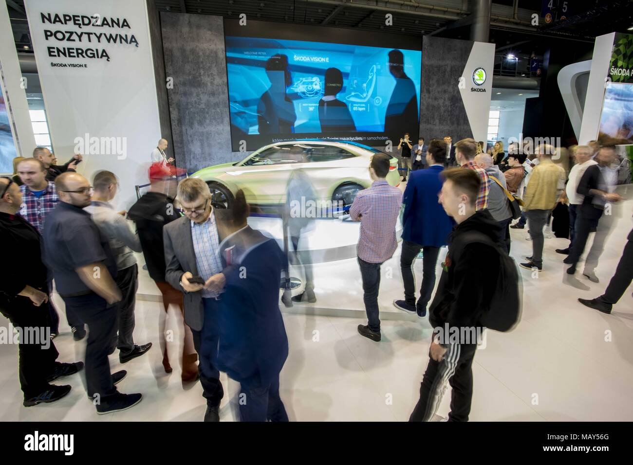 Poznan, Pologne, Grande Pologne. 5ème apr 2018. Poznan Motor Show 2018 est le plus grand de l'automobile en France et le quatrième en Europe. L'édition de cette année présente des véhicules en quatre salons : auto, moto, caravaning, camion et s'est tenu sous le slogan ''otorization de demain''. À la foire, vous pouvez voir plus de 60 premières mondiales de l'automobile, les concept cars et une vision de l'avenir de l'automobile par les concepteurs et les ingénieurs. Credit : Dawid Tatarkiewicz/ZUMA/Alamy Fil Live News Banque D'Images