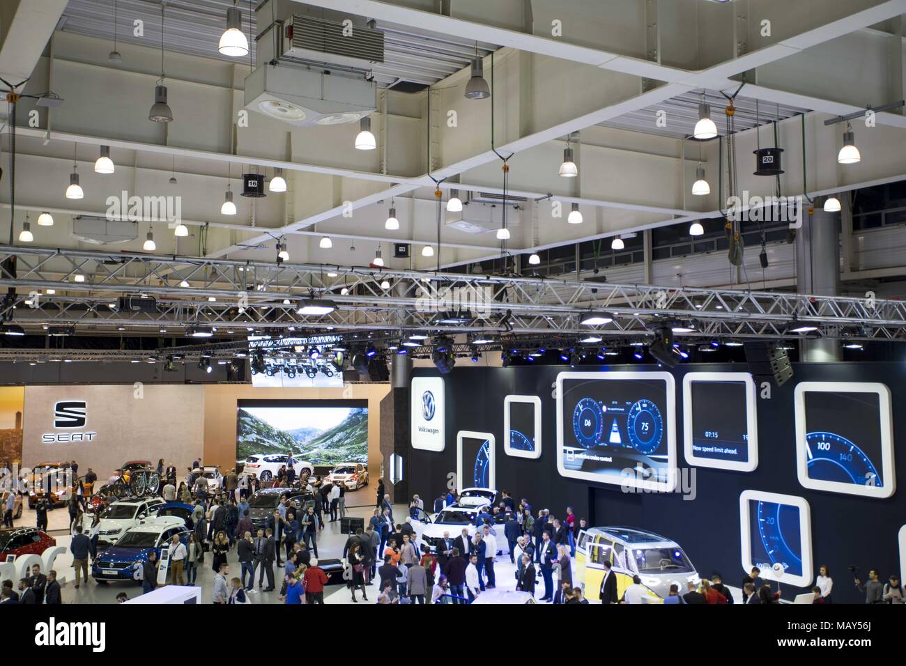 Poznan, Pologne, Grande Pologne. 5ème apr 2018. Poznan Motor Show 2018 est le plus grand de l'automobile en France et le quatrième en Europe. L'édition de cette année présente des véhicules en quatre salons : auto, moto, caravaning, camion et s'est tenu sous le slogan ''otorization de demain''. À la foire, vous pouvez voir plus de 60 premières mondiales de l'automobile, les concept cars et une vision de l'avenir de l'automobile par les concepteurs et les ingénieurs. Credit : Dawid Tatarkiewicz/ZUMA/Alamy Fil Live News Banque D'Images