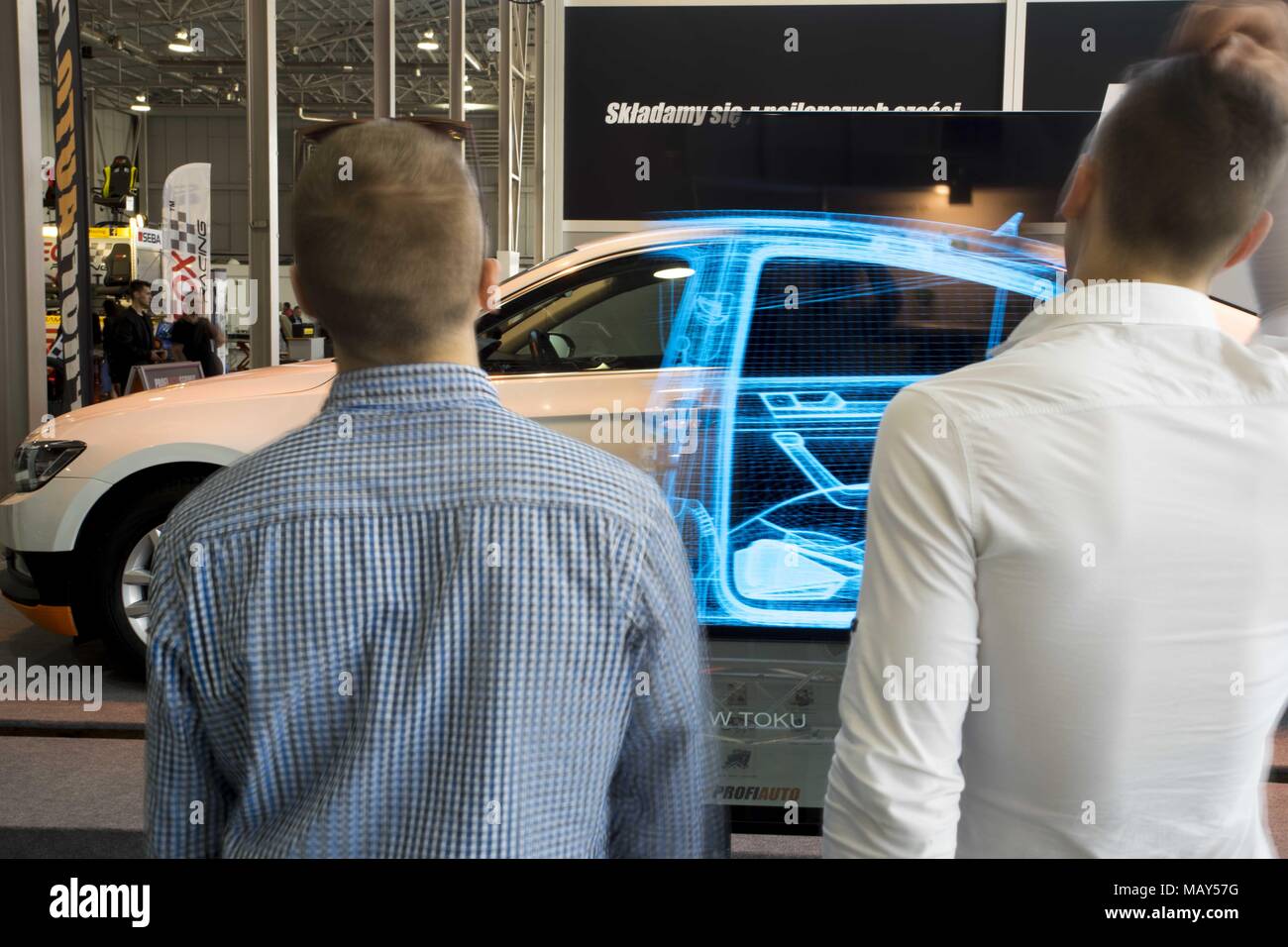 Poznan, Pologne, Grande Pologne. 5ème apr 2018. Poznan Motor Show 2018 est le plus grand de l'automobile en France et le quatrième en Europe. L'édition de cette année présente des véhicules en quatre salons : auto, moto, caravaning, camion et s'est tenu sous le slogan ''otorization de demain''. À la foire, vous pouvez voir plus de 60 premières mondiales de l'automobile, les concept cars et une vision de l'avenir de l'automobile par les concepteurs et les ingénieurs. Credit : Dawid Tatarkiewicz/ZUMA/Alamy Fil Live News Banque D'Images