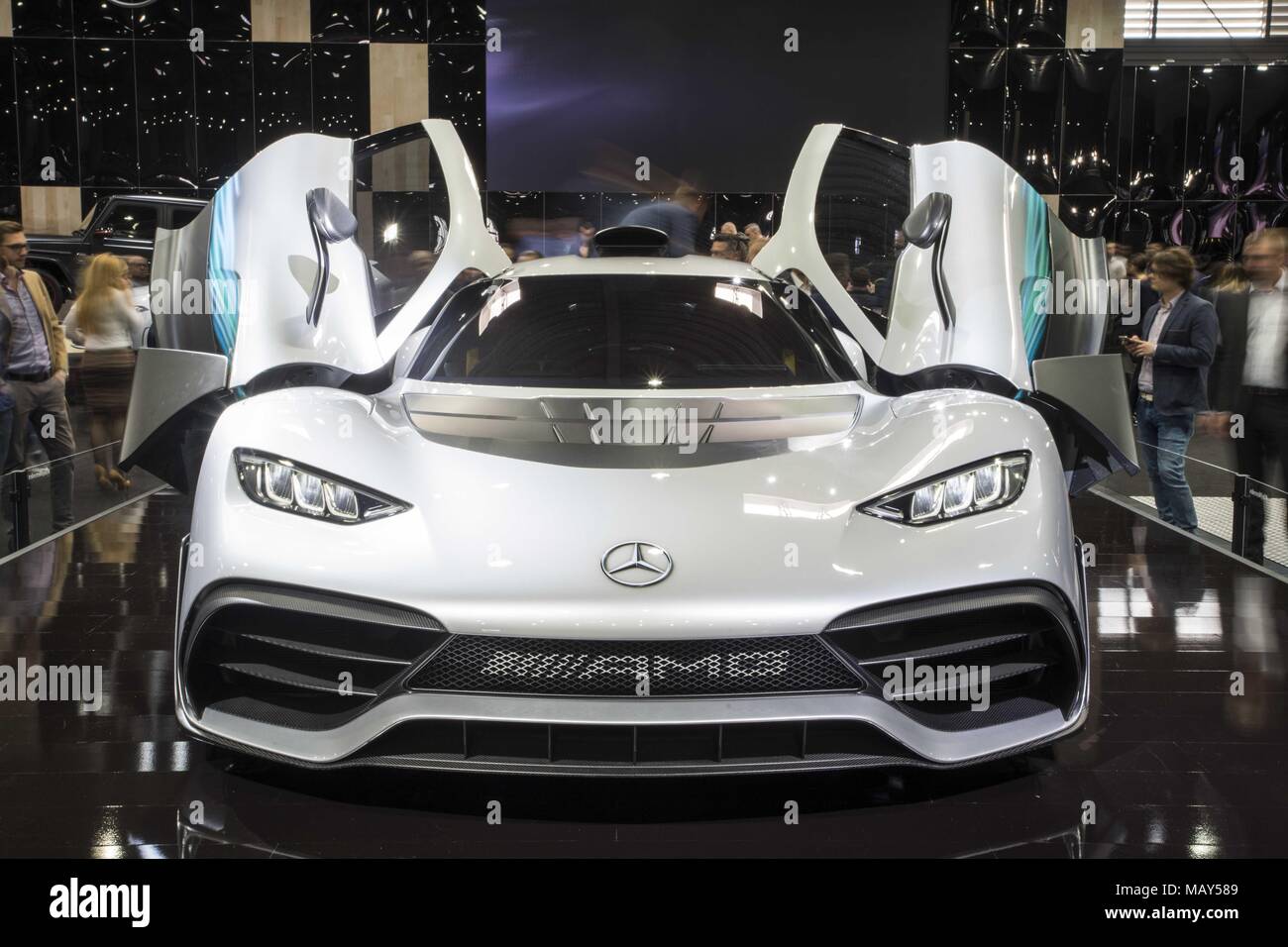 Poznan, Pologne, Grande Pologne. 5ème apr 2018. Poznan Motor Show 2018 est le plus grand de l'automobile en France et le quatrième en Europe. L'édition de cette année présente des véhicules en quatre salons : auto, moto, caravaning, camion et s'est tenu sous le slogan ''otorization de demain''. À la foire, vous pouvez voir plus de 60 premières mondiales de l'automobile, les concept cars et une vision de l'avenir de l'automobile par les concepteurs et les ingénieurs. Credit : Dawid Tatarkiewicz/ZUMA/Alamy Fil Live News Banque D'Images